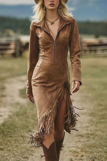 Abito midi in suede con maniche lunghe e orlo irregolare a frange