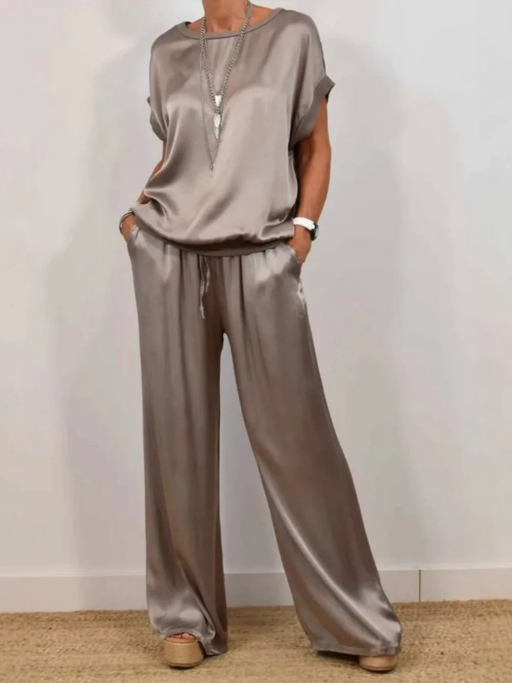 Set casual di camicia larga e pantaloni a gamba larga