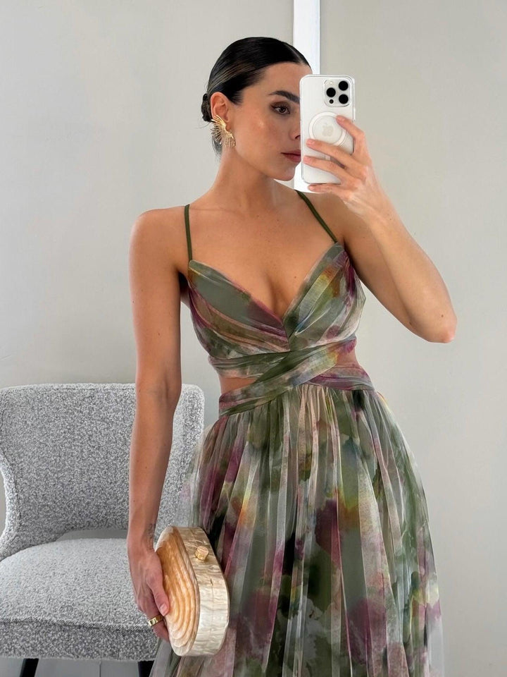 Elegante Abito Maxi A-Line con Stampa Floreale Dipinta e Scollatura a V