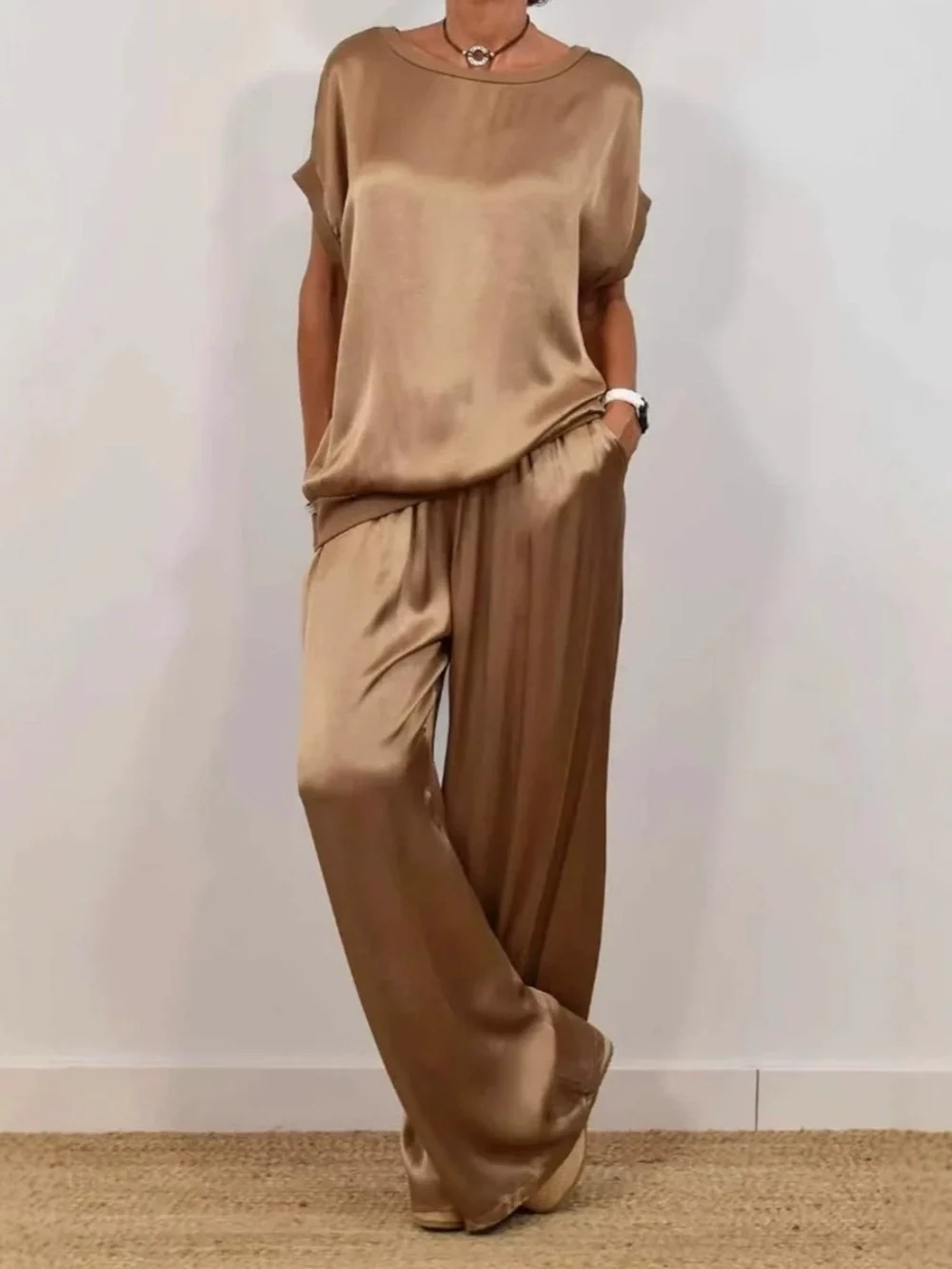 Set casual con camicia larga e pantaloni a gamba larga