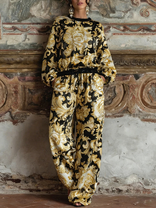 Set Loungewear con Top a Maniche Lunghe e Pantaloni a Gamba Larga con Stampa Barocca