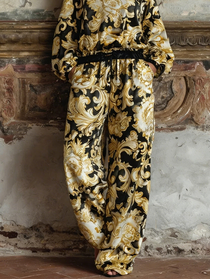 Completo Loungewear con Top a Maniche Lunghe e Pantaloni a Gamba Larga con Stampa Barocca
