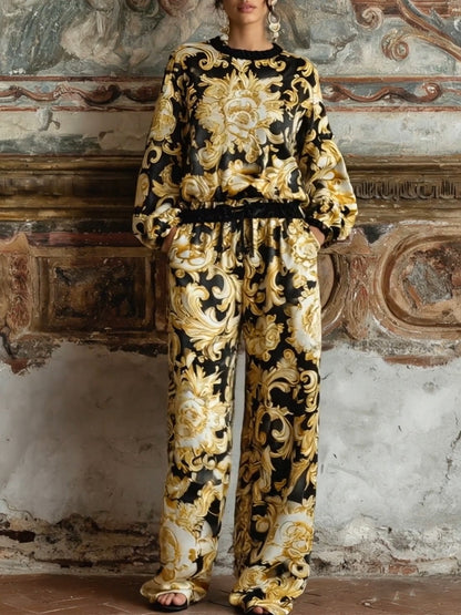Set da loungewear con top a maniche lunghe e pantaloni a gamba larga con stampa barocca