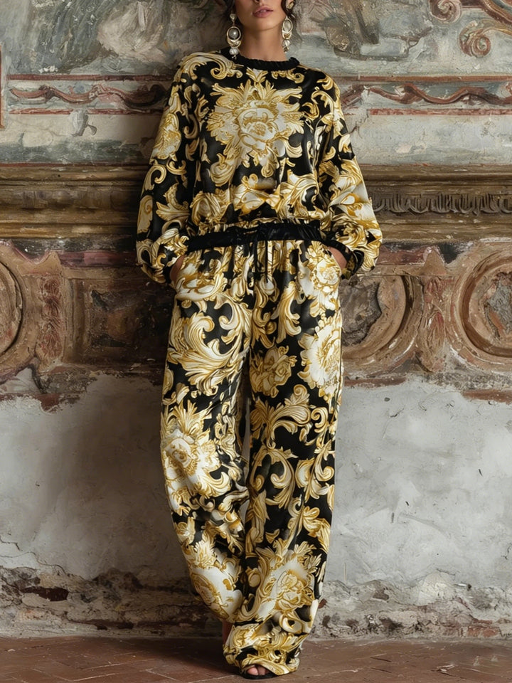 Set da loungewear con top a maniche lunghe e pantaloni a gamba larga con stampa barocca