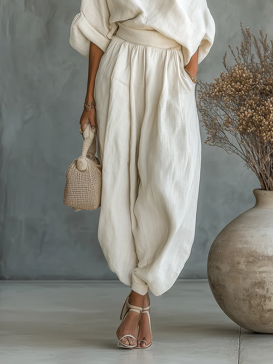 Top Casual Largo in Lino Off-White con Spalle Scoperte e Pantaloni Tapered