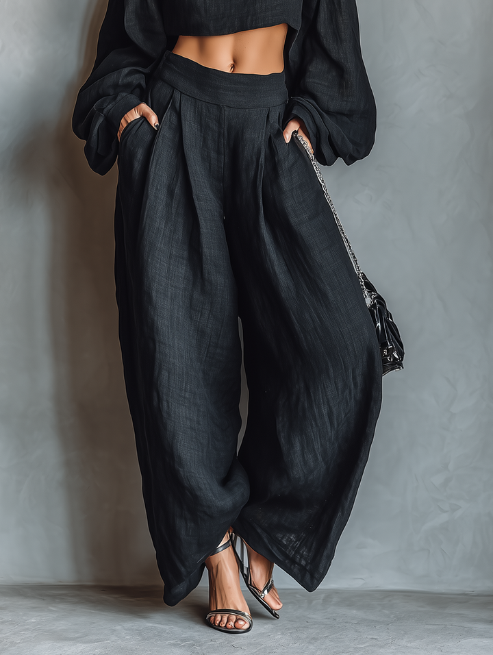 Set Top Lungo a Spalle Scoperte e Pantaloni a Gamba Larga Neri