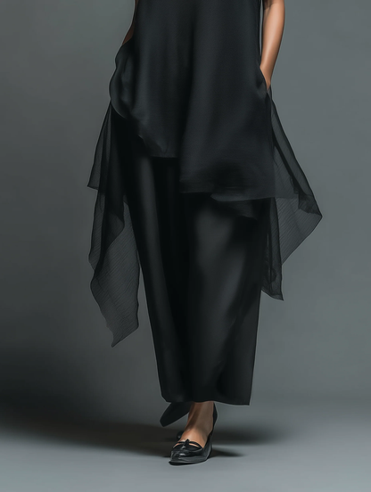 Abito Slip Minimalista Nero in Fibra di Acetato Finto Abbinato a un Coprente in Chiffon, Set Due Pezzi