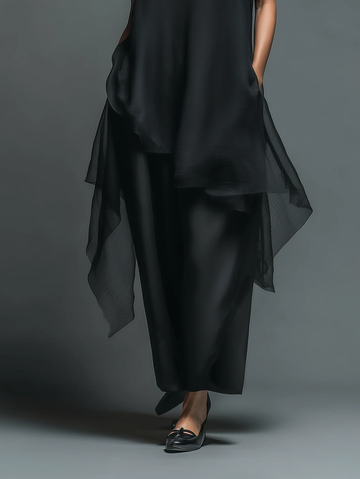 Abito Slip Minimalista Nero in Fibra di Acetato Finto Abbinato a un Coprente in Chiffon, Set Due Pezzi