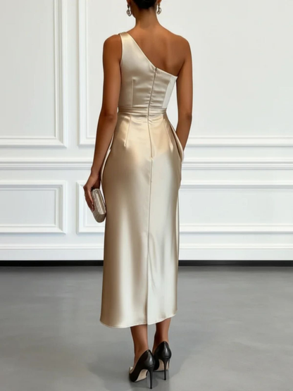 Abito Midi Ruché Senza Maniche in Satin Champagne con Spalla Scoperta