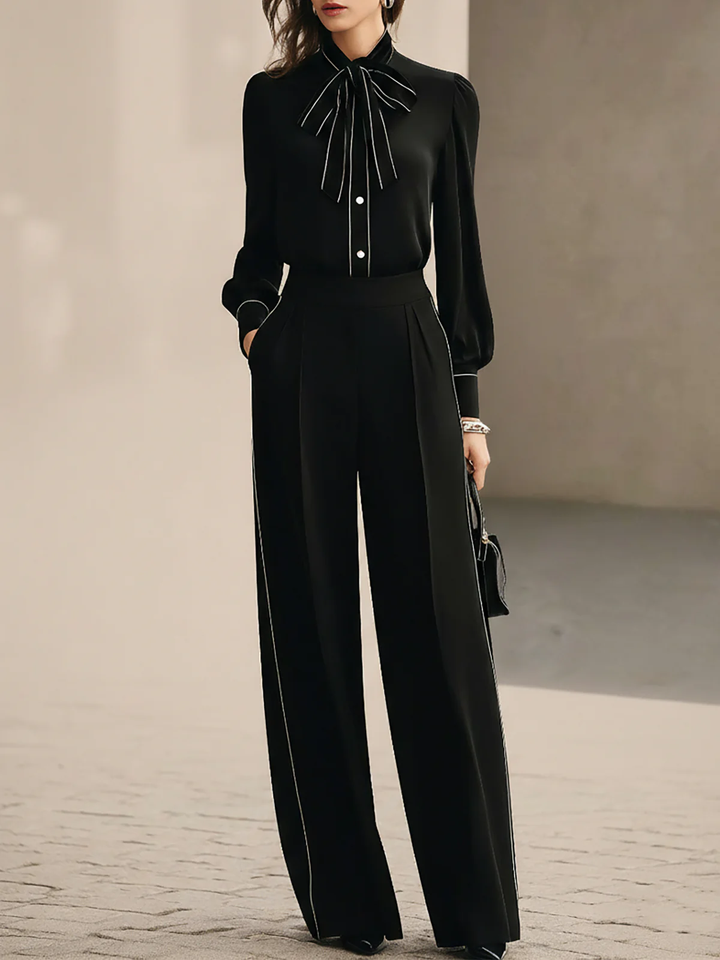 Blusa con papillon in bianco e nero e pantaloni a gamba larga - Set di due pezzi