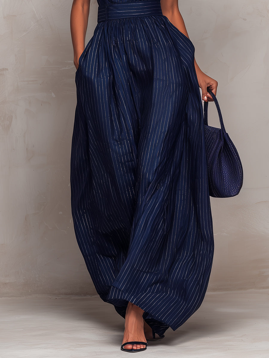 Salopette a gamba larga con scollatura a chiave blu scuro a righe