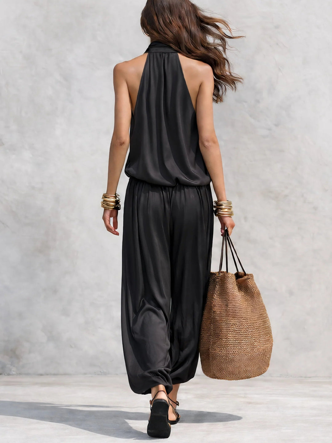 Set Top Senza Maniche con Collo All'Americana e Pantaloni Plissettati