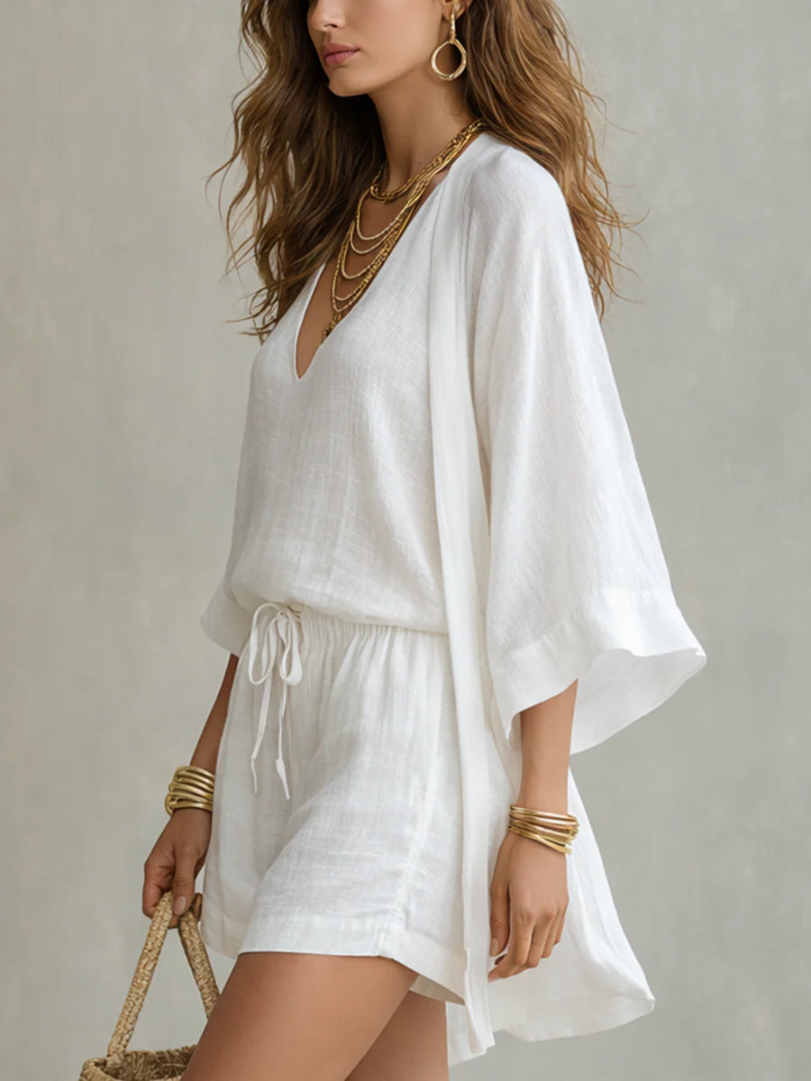 Set di Tre Pezzi: Cardigan Largo Bianco e Pantaloni Corti con Coulisse
