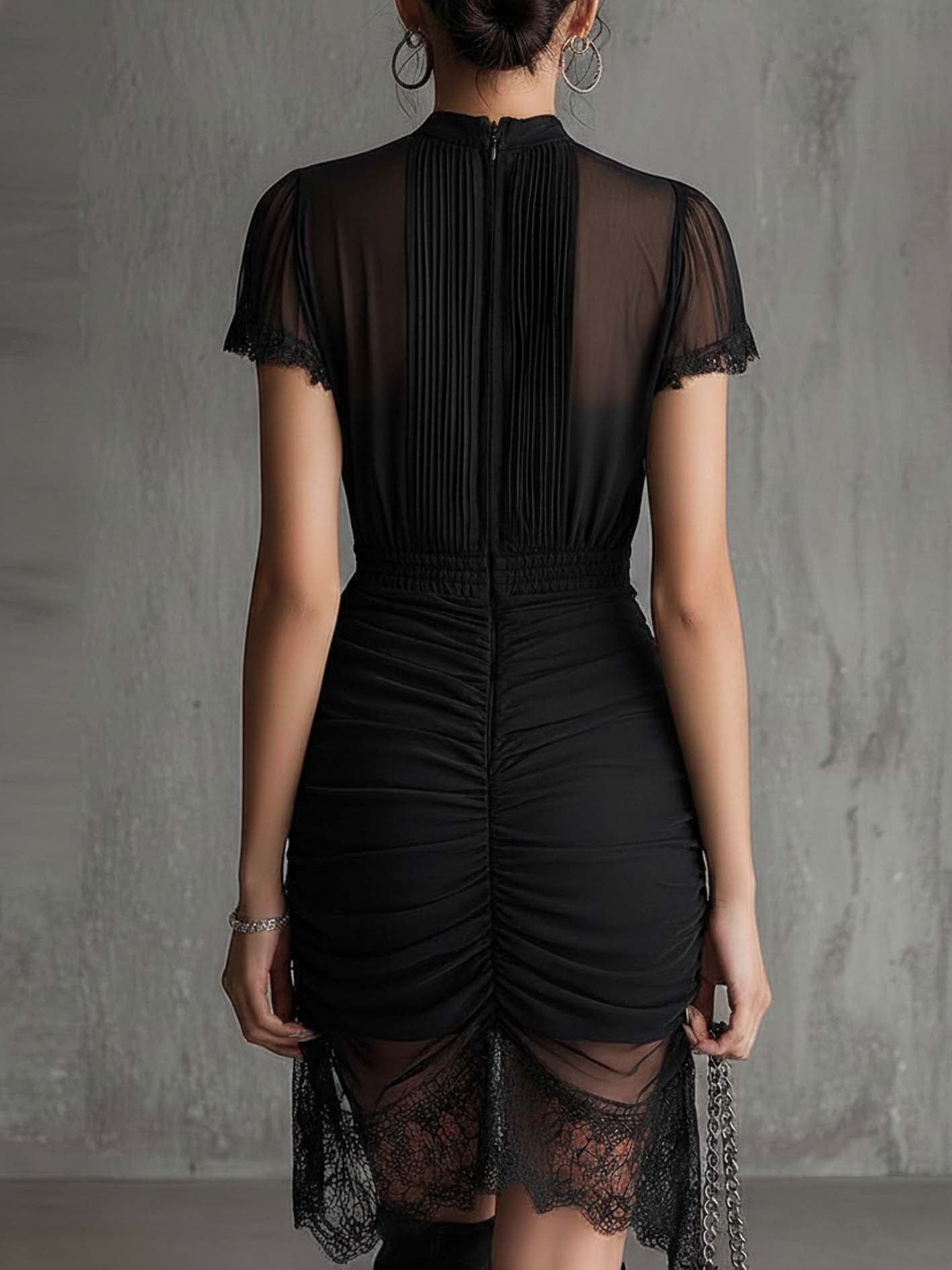 Abito Mini in Chiffon Nero con Vita Plissettata e Bordo in Pizzo