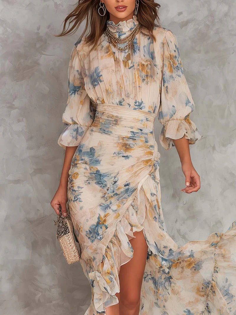 Aitana Vestito Maxi in Chiffon con Stampa Floreale, Collo Alto e Fondo Asimmetrico Beige