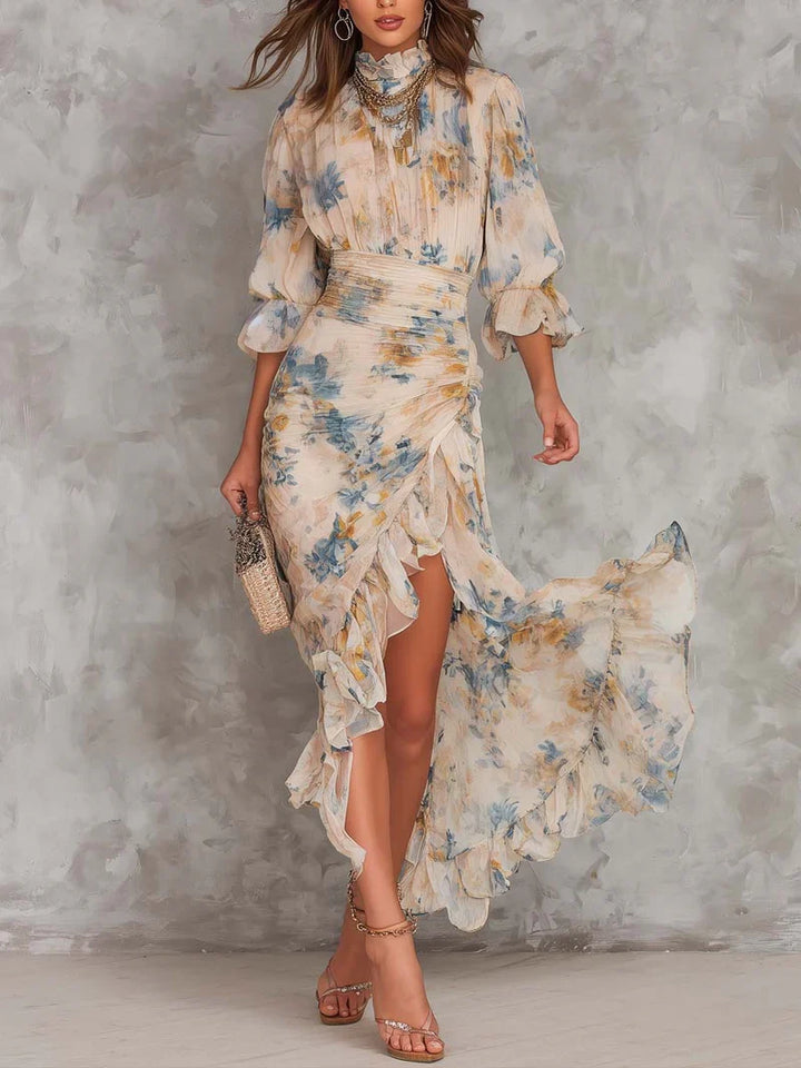 Aitana Vestito Maxi in Chiffon con Stampa Floreale, Collo Alto e Fondo Asimmetrico Beige