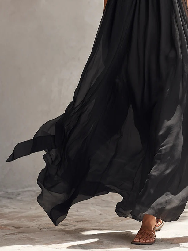Abito Maxi Plissettato in Chiffon Nero con Scollo All'Americana