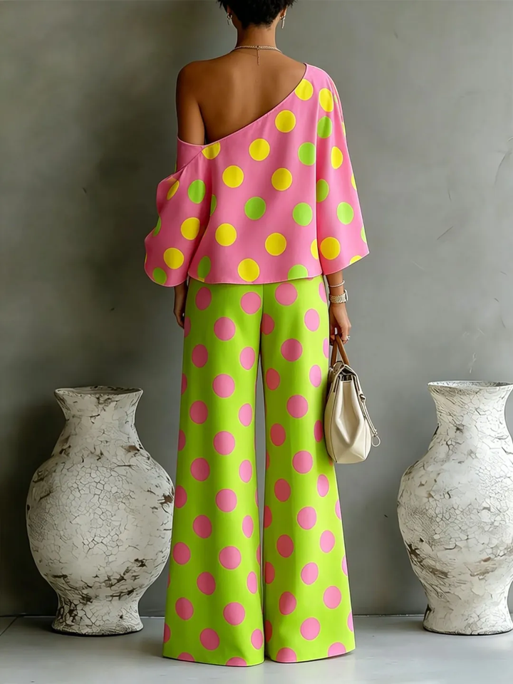 Top off-shoulder a pois colorati e pantaloni a gamba larga, set di due pezzi