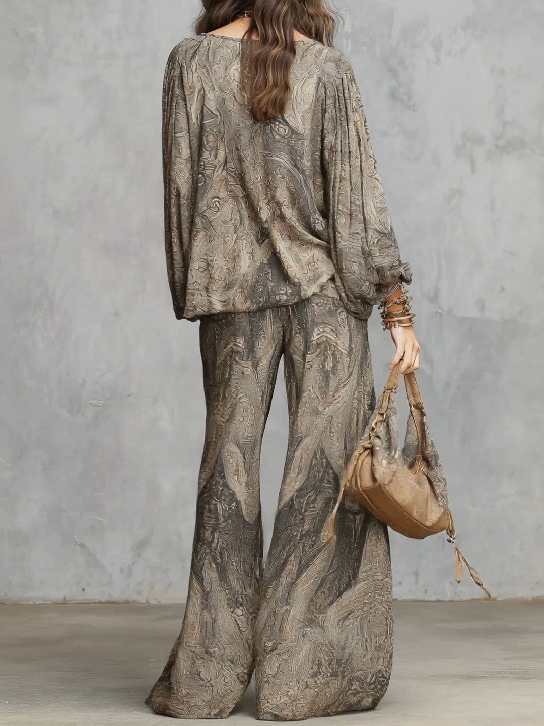 Top a maniche lantern in fantasia paisley grigia e pantaloni a gamba larga