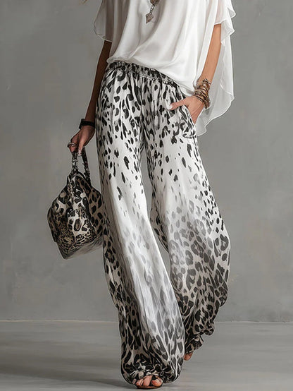 Set T-shirt bianca Flowy e pantaloni in chiffon con stampa leopardata