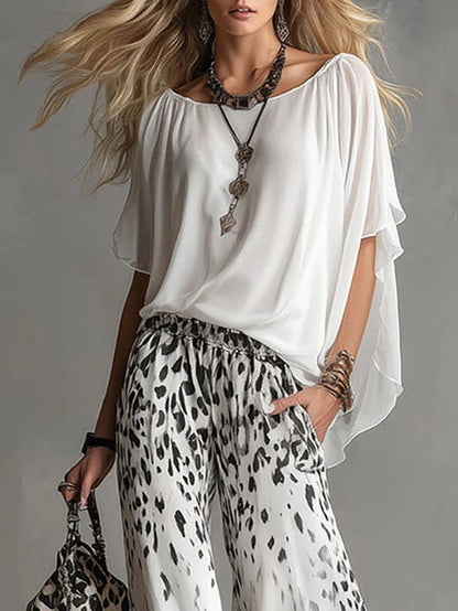 Set di T-shirt Bianca Flowy e Pantaloni in Chiffon con Stampa Leopardo
