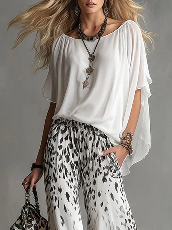 Set di T-shirt Bianca Flowy e Pantaloni in Chiffon con Stampa Leopardo
