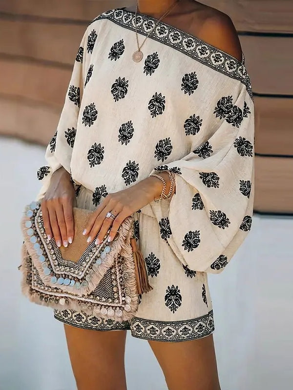 Completo in Stile Barocco con Maniche a Lanterna e Spalle Scoperte