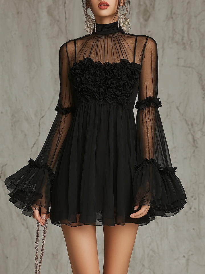 Abito Mini Plissettato in Chiffon Trasparente Nero con Applicazioni Floreali e Collo Alto