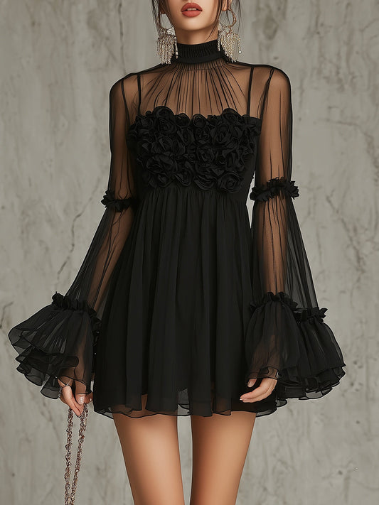 Abito mini in chiffon plissettato con applicazioni floreali trasparenti e collo alto