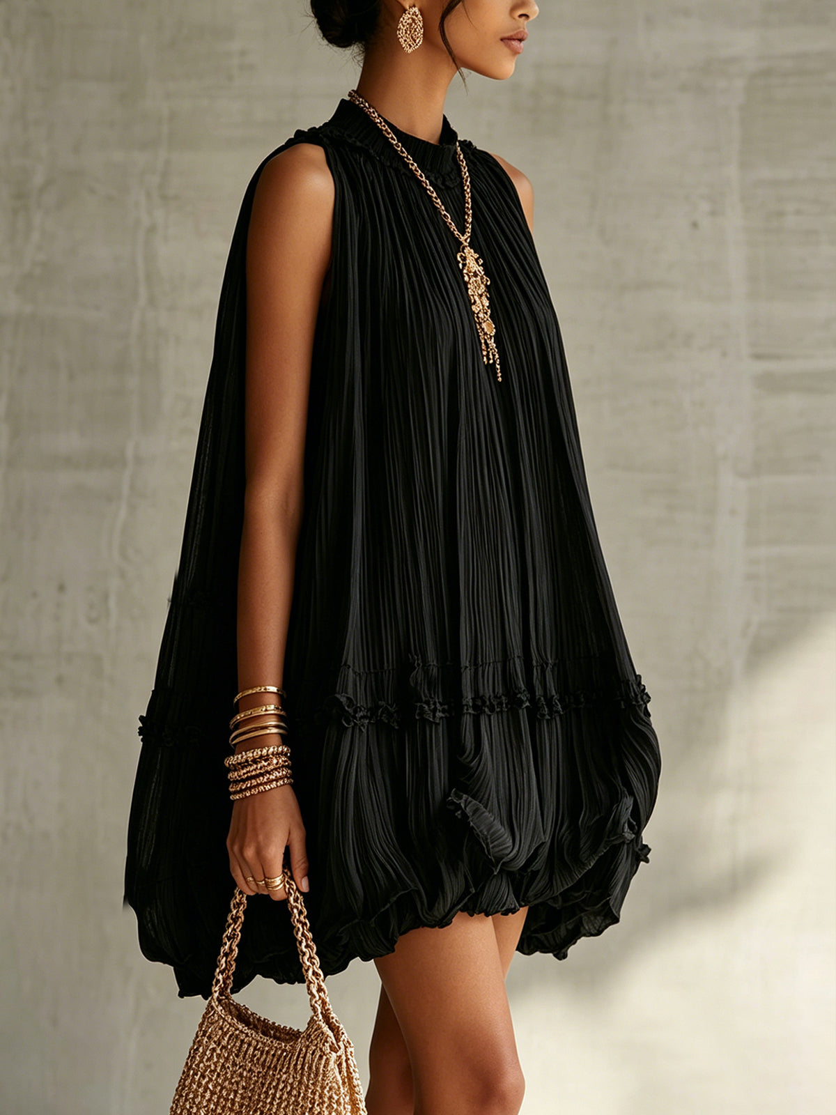 Abito Mini Bubble in Chiffon Nero con Collo Halter e Rouches