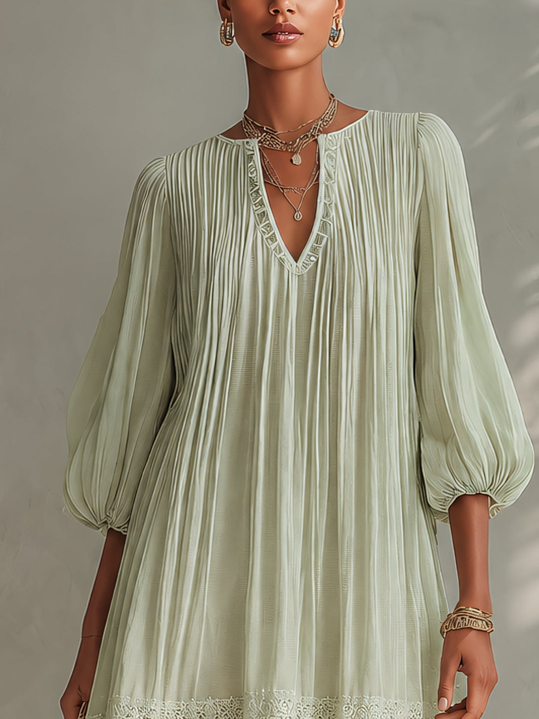 Abito Mini in Chiffon Pieghettato Verde Chiaro con Maniche a Lanterna in Pizzo