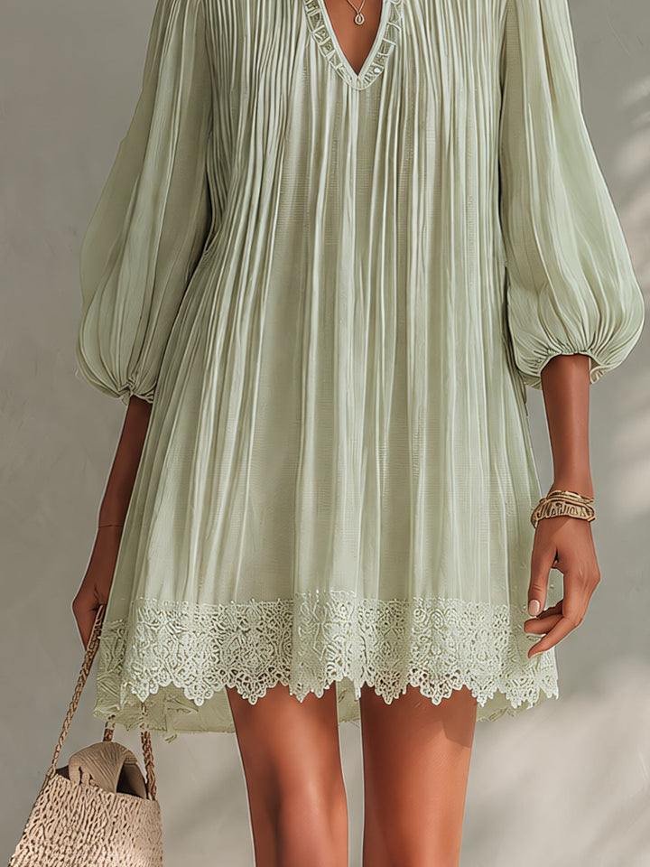 Abito Mini in Chiffon Pieghettato Verde Chiaro con Maniche a Lanterna in Pizzo