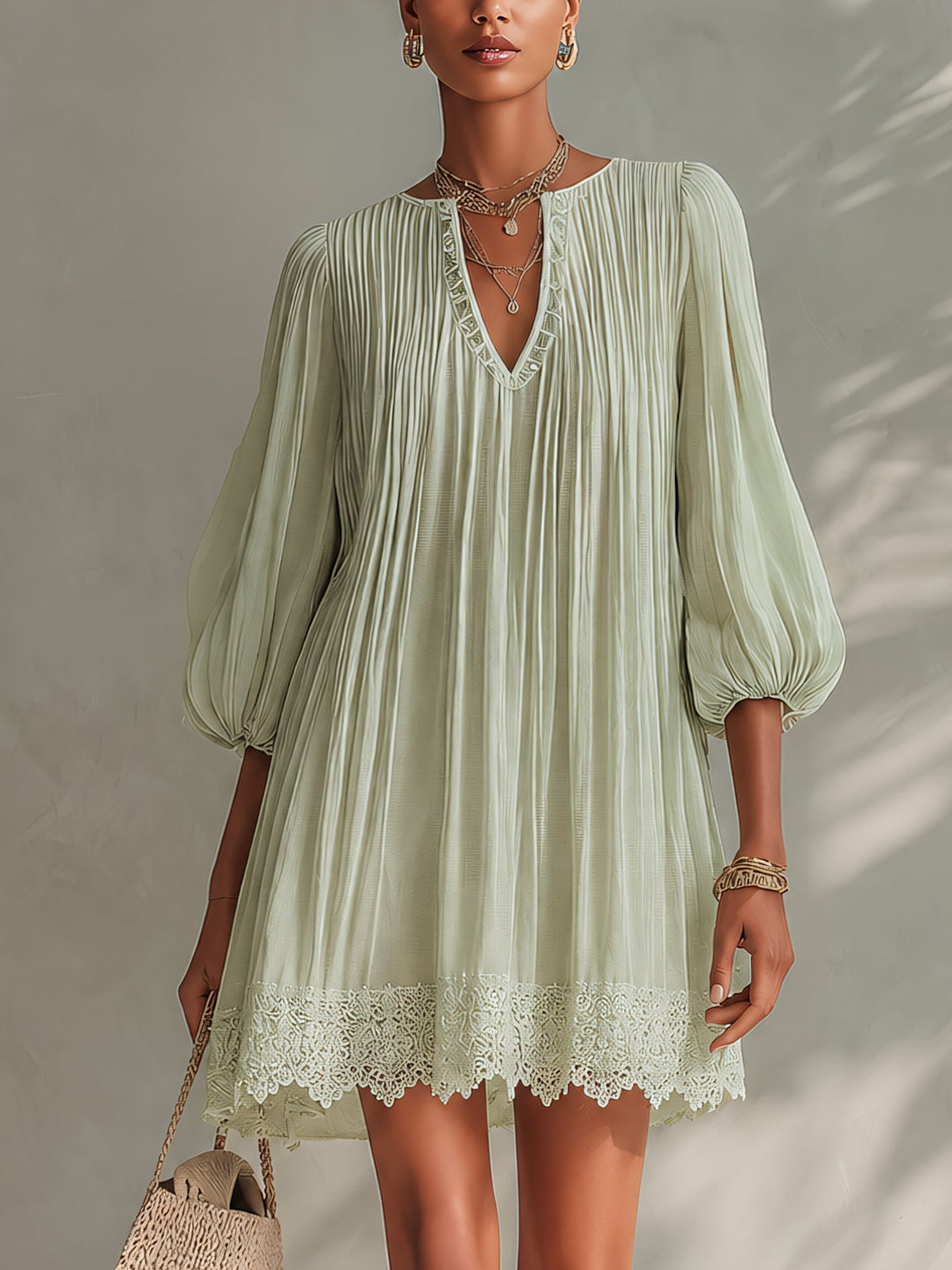 Abito Mini in Chiffon Pieghettato Verde Chiaro con Maniche a Lanternino in Pizzo