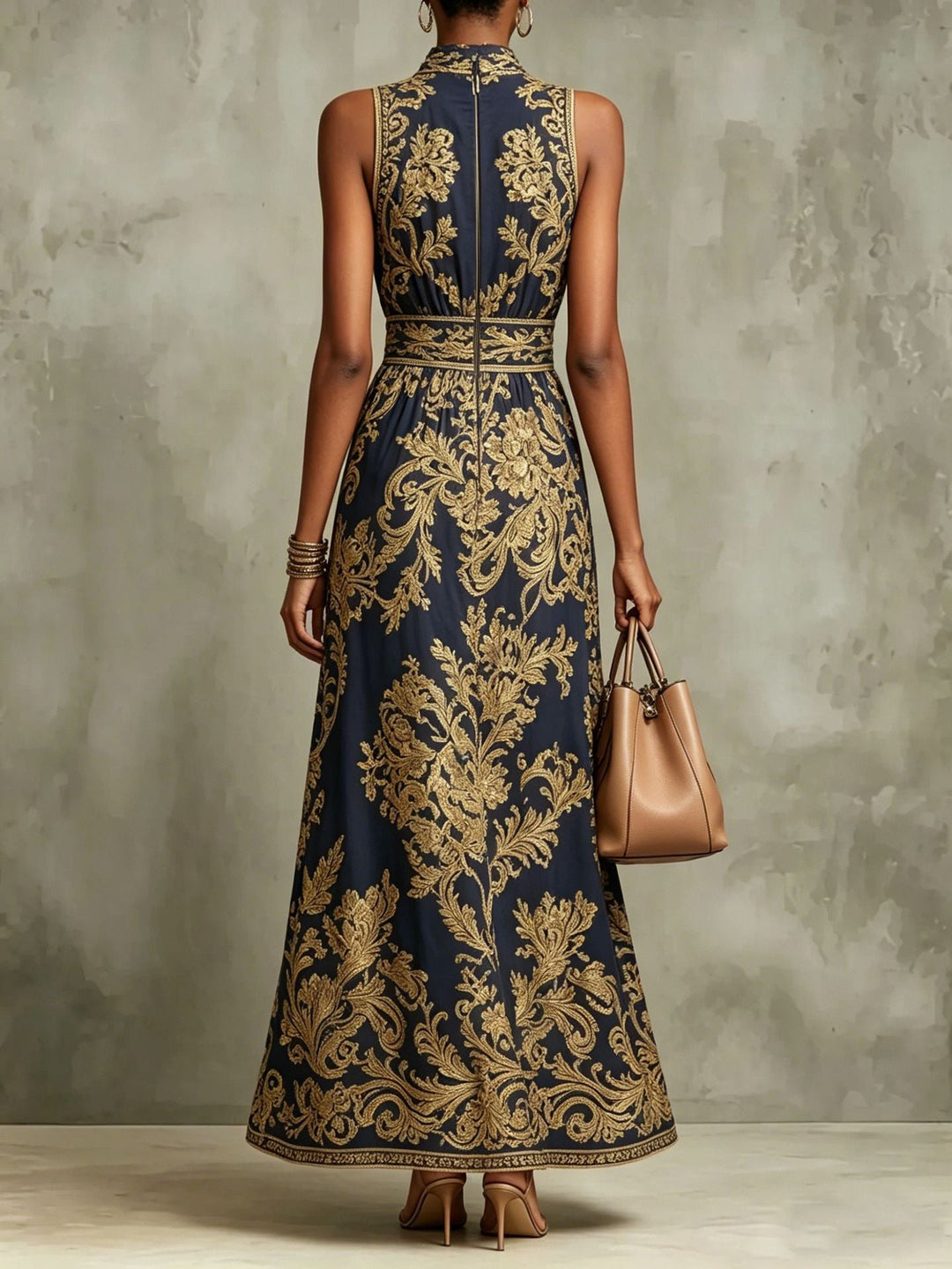 Abito Maxi Senza Maniche con Scollo All'Americana in Stampa Barocca Blu Navy e Oro