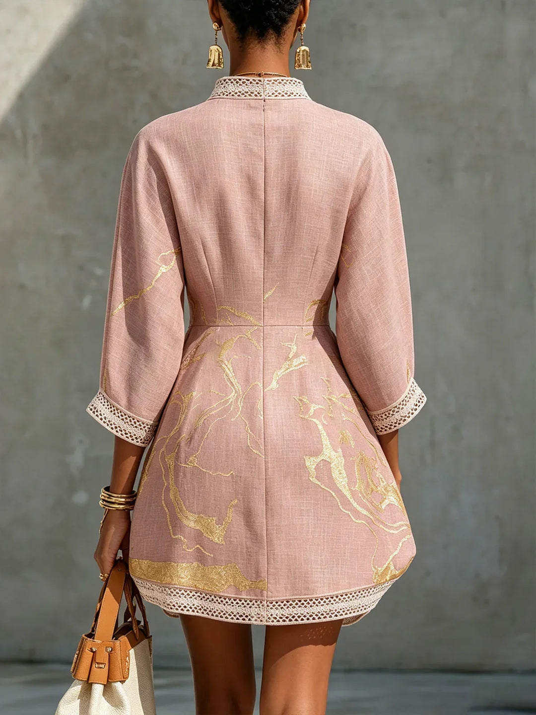 Calista Vestito Mini Rosa in Pizzo con Scollatura a V