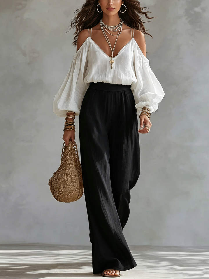Top senza spalline bianco e pantaloni neri a gamba larga