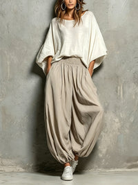 Top Bianco con Maniche a Pipistrello e Pantaloni Harem Leggeri Color Khaki