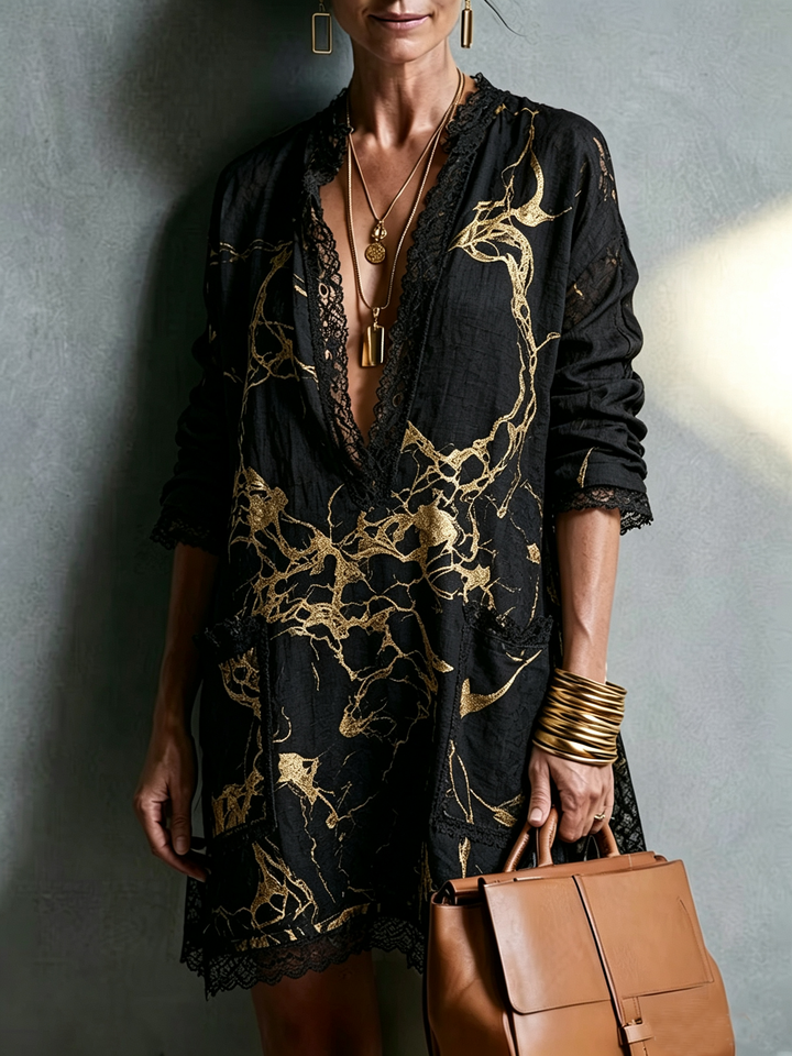 Abito Mini Nero in Stile Gold Stampato con Scollo a V e Pizzo