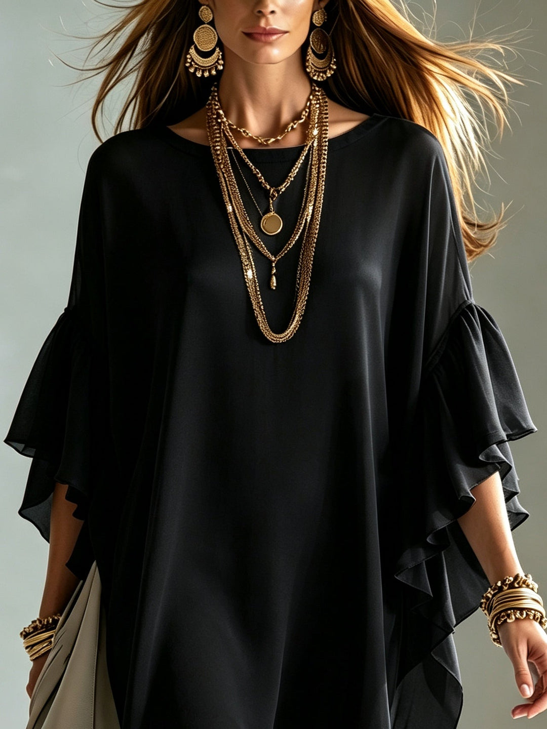 Abito Mini in Chiffon Nero con Maniche a Volant e Silhouette Larga
