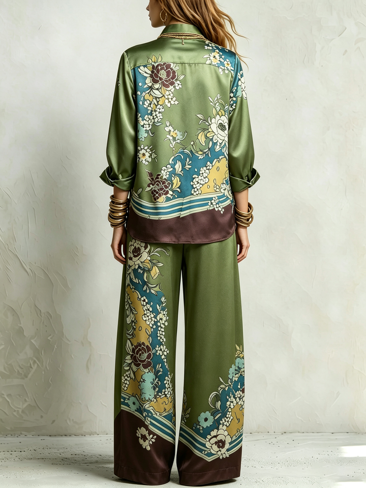 Completo in Stile Bohemien con Camicia a Fantasia Floreale Verde e Pantaloni a Gamba Larga con Coulisse