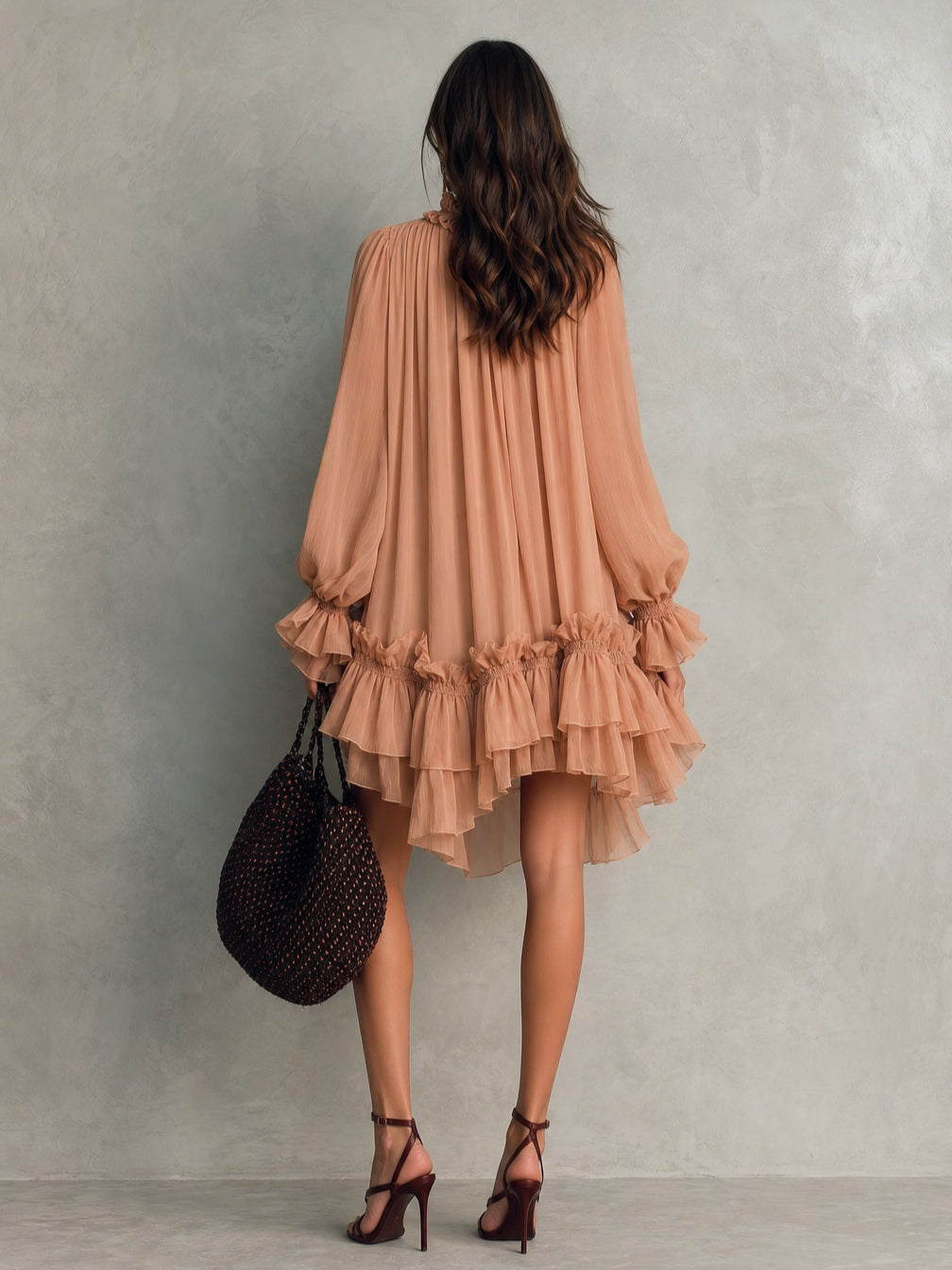 Abito Mini in Chiffon Rosa Nudo con Maniche a Lanternino e Rouches Sovrapposti