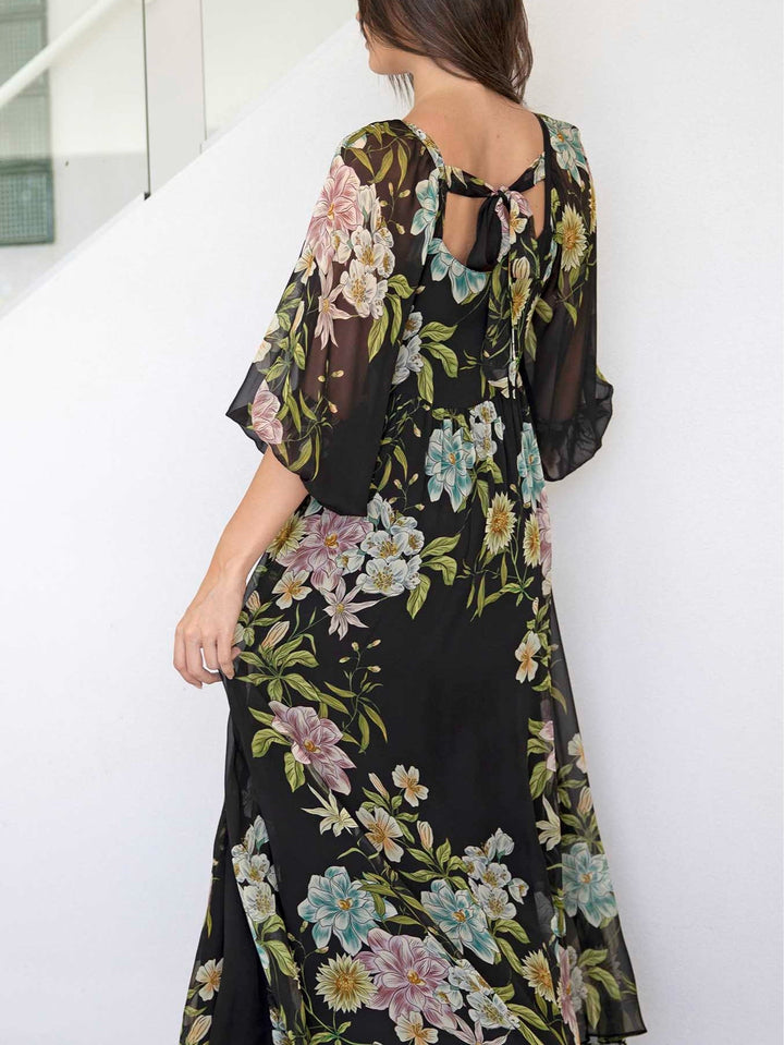 Abito Maxi in Chiffon Nero con Fiori a Maniche Medie e Scollatura Quadrata
