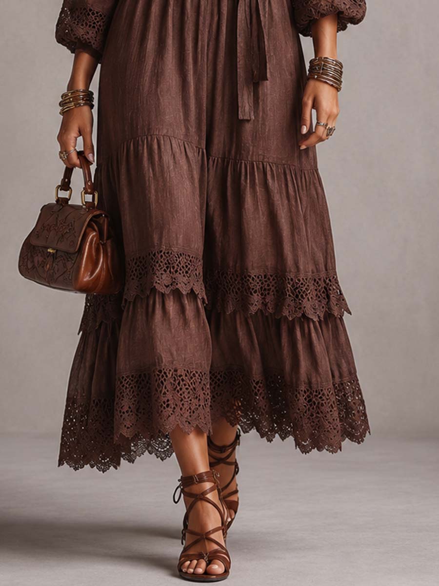Abito midi in pizzo con maniche a sbuffo e scollatura a V marrone