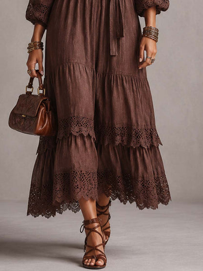 Abito midi in pizzo con maniche a sbuffo e scollatura a V marrone