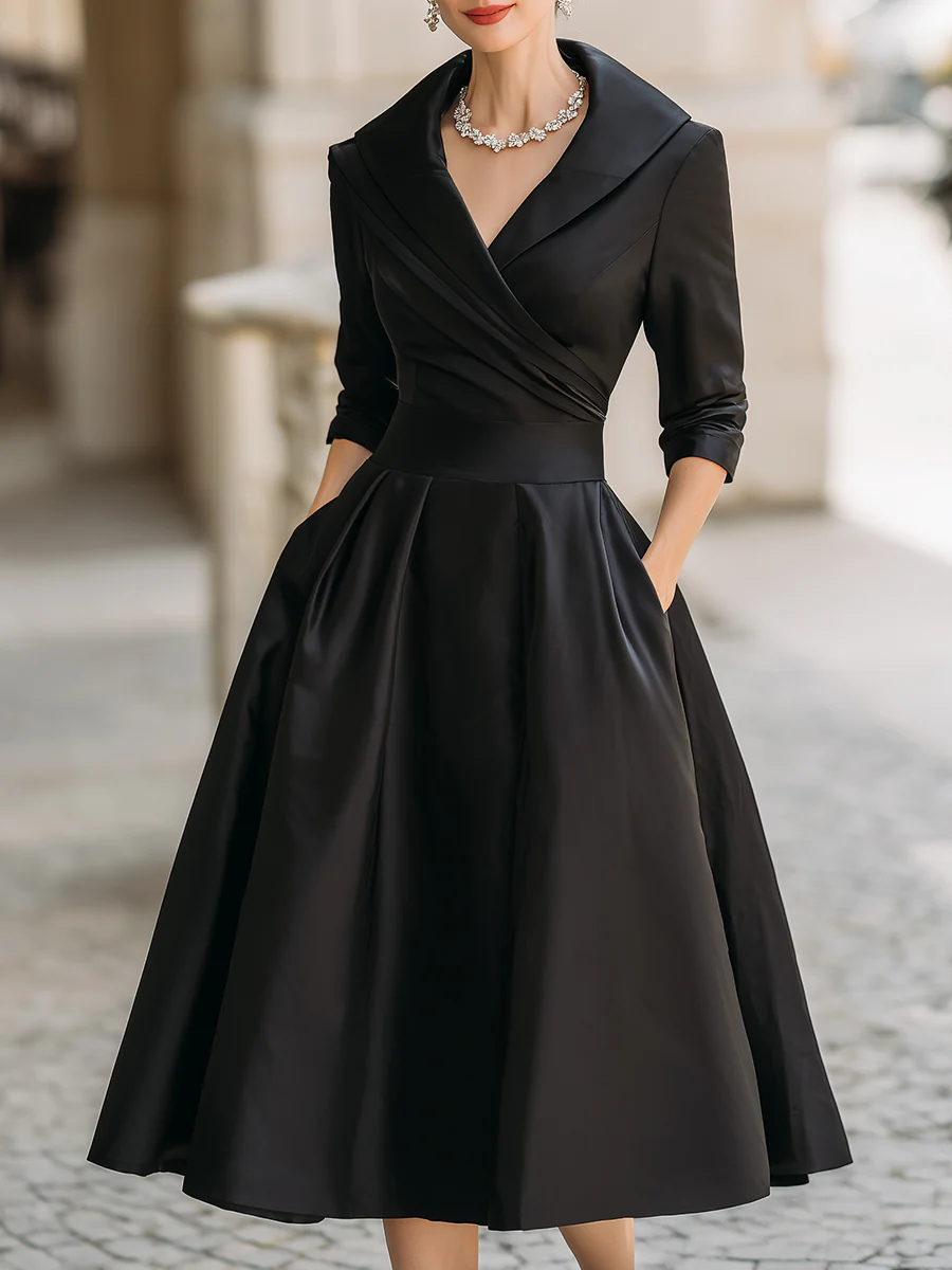 Elegante Vestito Midi A-Line in Satin Nero Plissettato con Scollatura a V