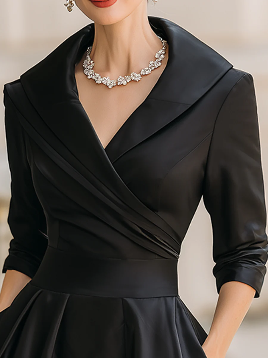 Elegante Vestito Midi A-Line in Satin Nero Plissettato con Scollatura a V