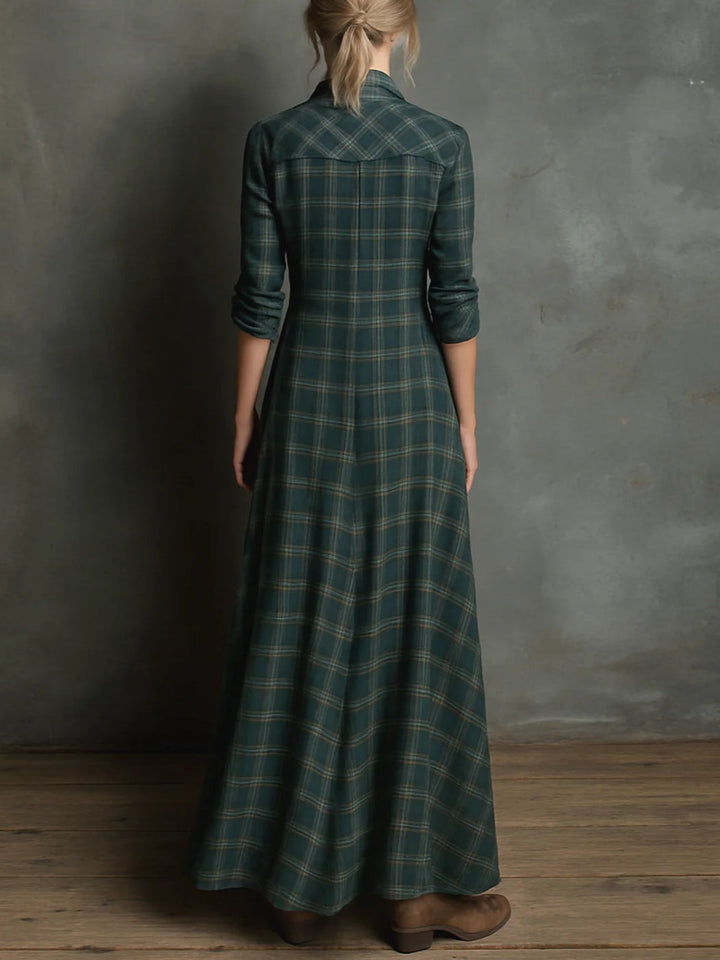 Abito lungo a camicia verde a quadri con revers