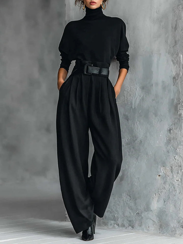Completo Due Pezzi T-shirt a Maniche Lunghe e Collo Alto Nero e Pantaloni a Gamba Dritta (incluso Cintura)