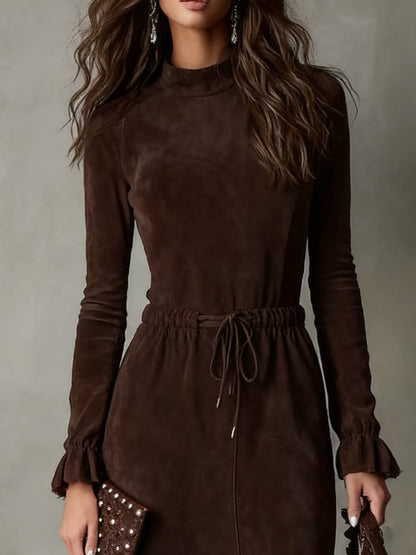 Elegante Vestito Midi Irregolare in Suede Marrone Scuro con Coulisse