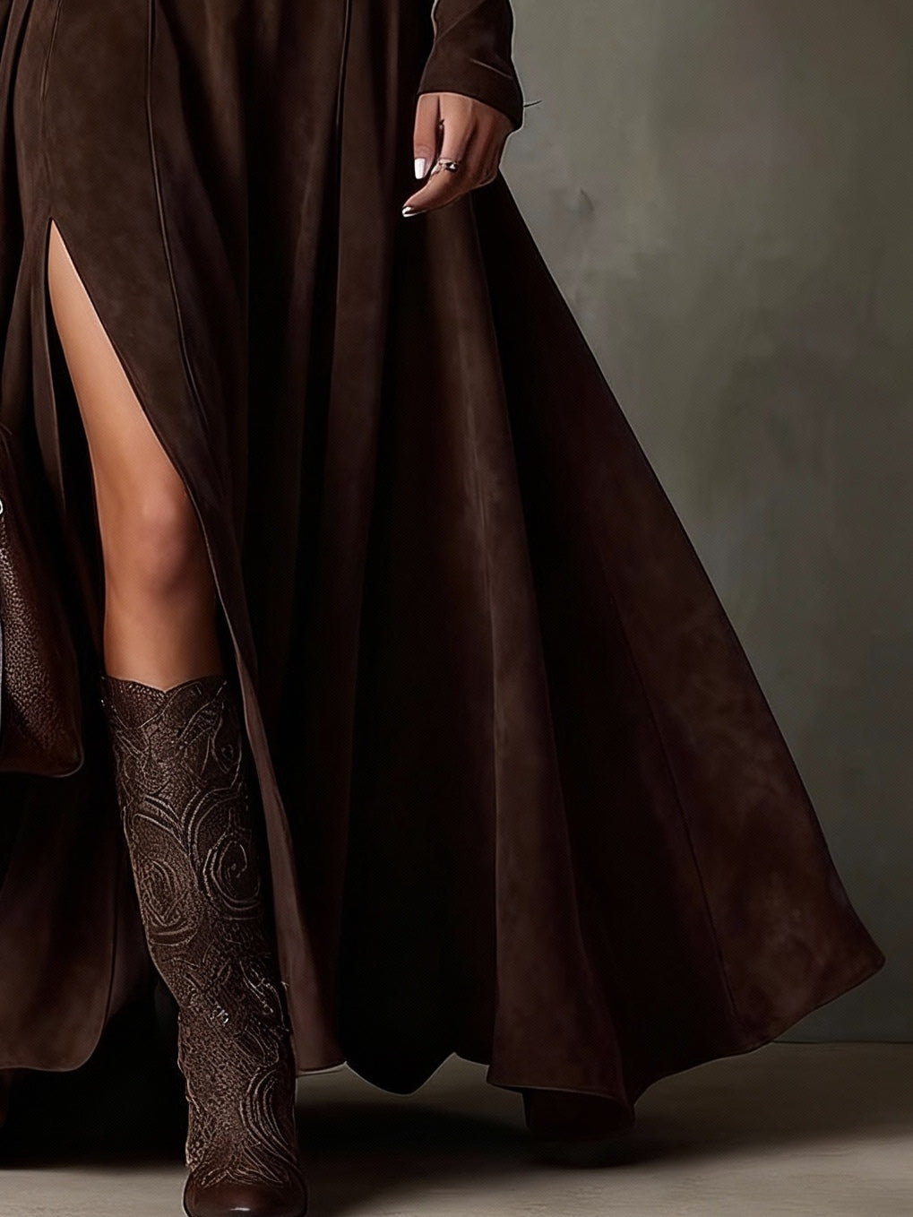 Abito Maxi in Finta Suede Marrone Scuro con Collo Alto e Maniche Lunghe (Incluso cintura)
